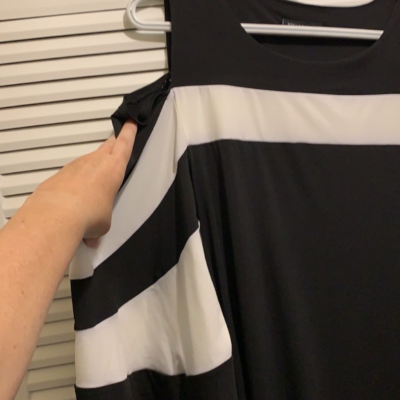 Size XL Nina Leonard mini dress in black and white with peep shoulders - Picture 2 of 3